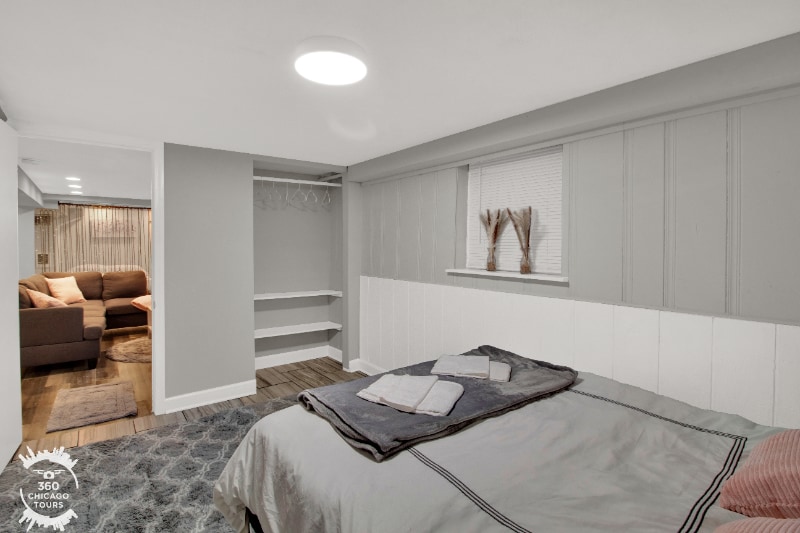 Building Photo - 2438 N Maplewood Ave