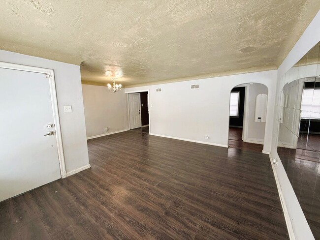 Building Photo - Spacious 3 Bedroom Rental!