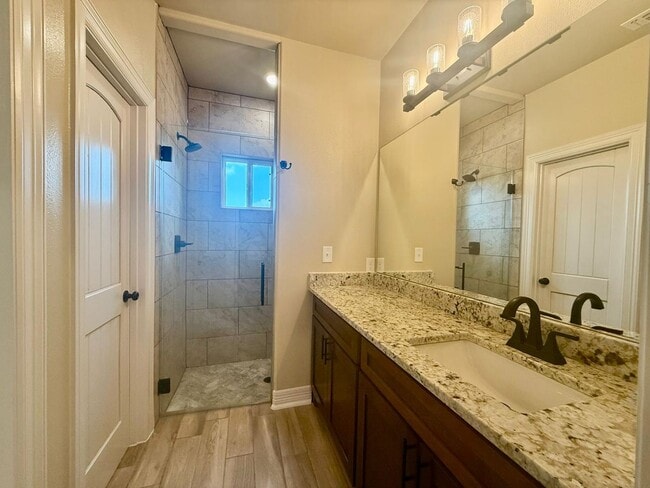 Building Photo - 1075 County Rd 678 E Natalia, TX 78059
