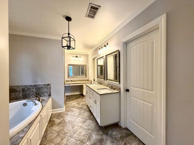 Building Photo - Sharon Hills Neighborhood