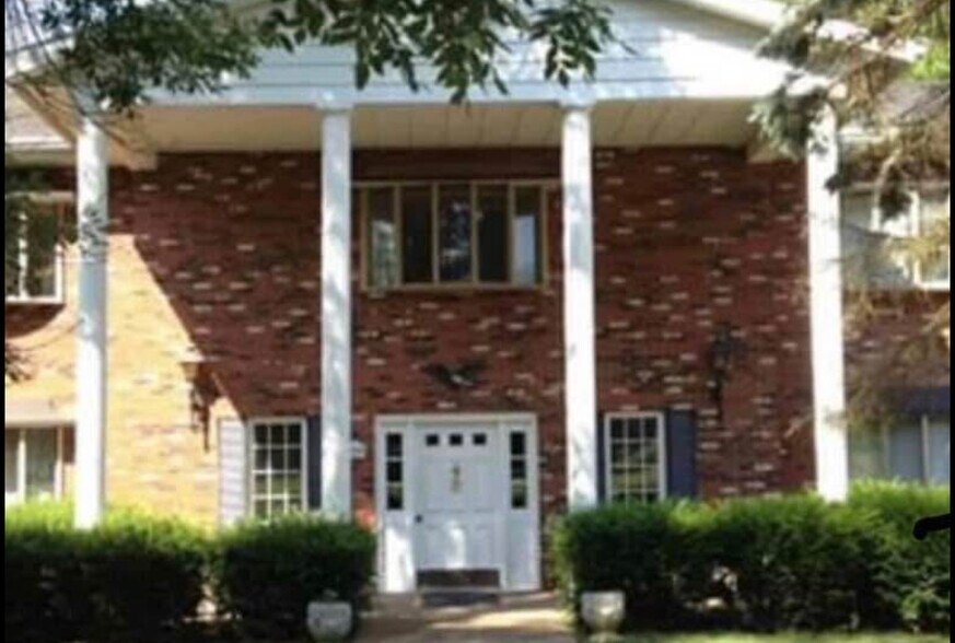 Building Photo - 2526 Rebecca Ct W