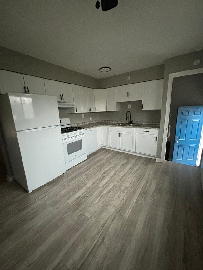 Building Photo - Charming 3-bedroom home is waiting for you!