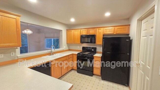 Building Photo - 1010 NW Poppy Ct