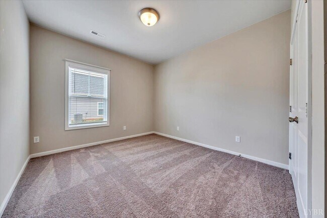 Building Photo - 261 Crystal Ln