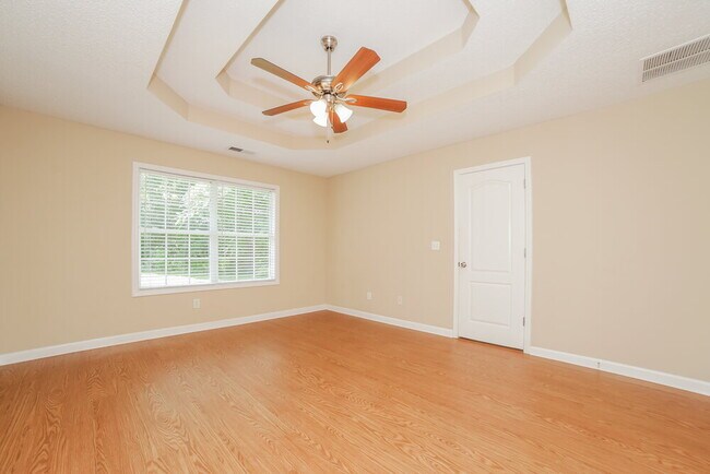 Building Photo - 820 Brandon Dr