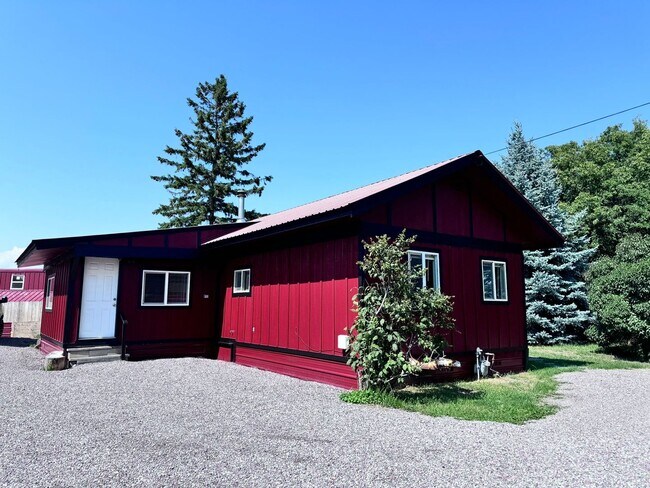 Building Photo - Lovely Evergreen Home