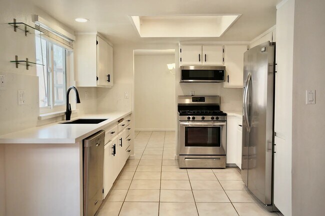 Building Photo - 127 Maple Rd