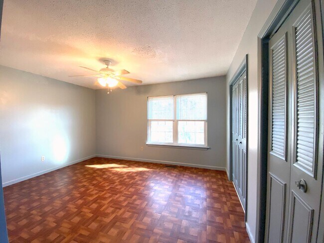 Building Photo - 739 S Germantown Cir