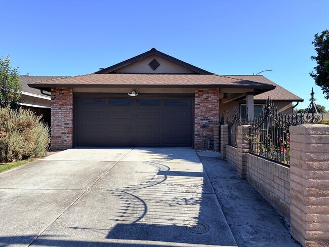 Primary Photo - Remodeled 3 Bedroom 2 Bath House in San Jose.