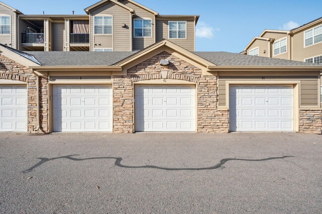 Building Photo - Spacious and Bright Modern 3-Bedroom Condo in Parker!