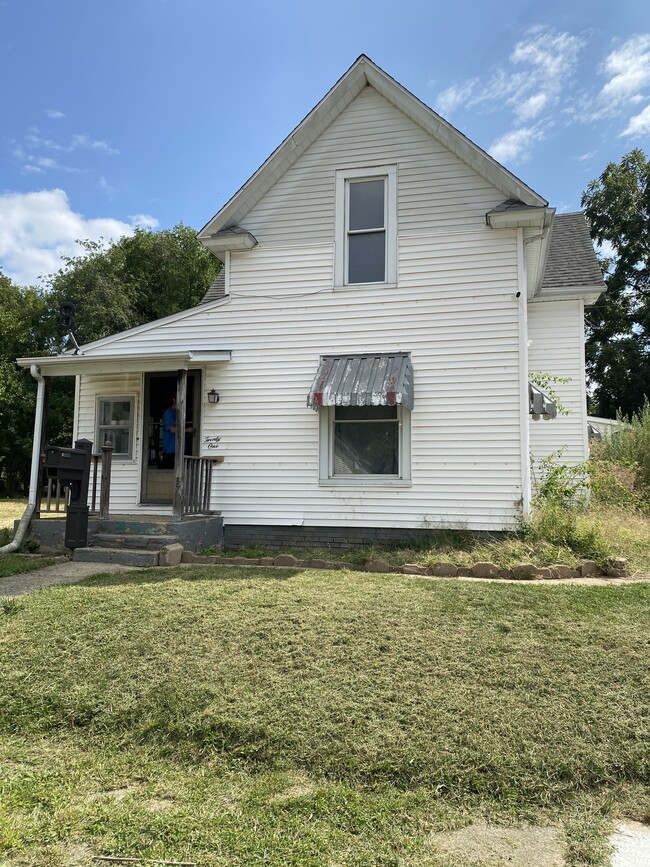 Building Photo - 21 Schultz St