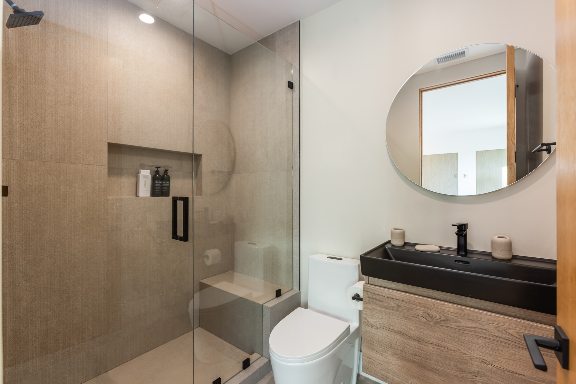 En suite Bath for Bedroom 4 - 1161 Stearns Dr