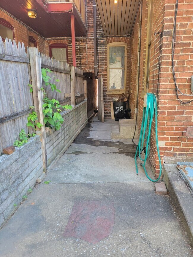 Building Photo - 28 S Hartley St