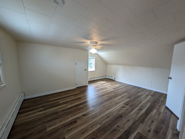 Building Photo - 4 Bed 1.5 Bath Home in Gilbertsville