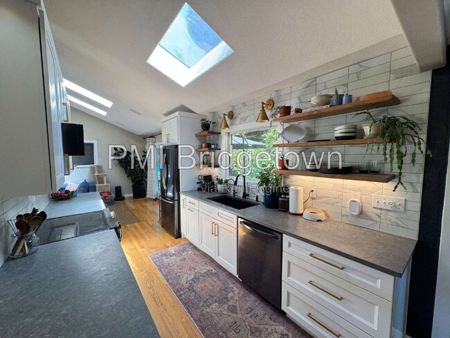 Building Photo - 9500 SW Ardenwood St