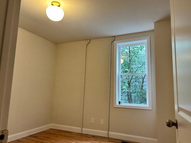 Building Photo - 414-416-416 Ridgeway St