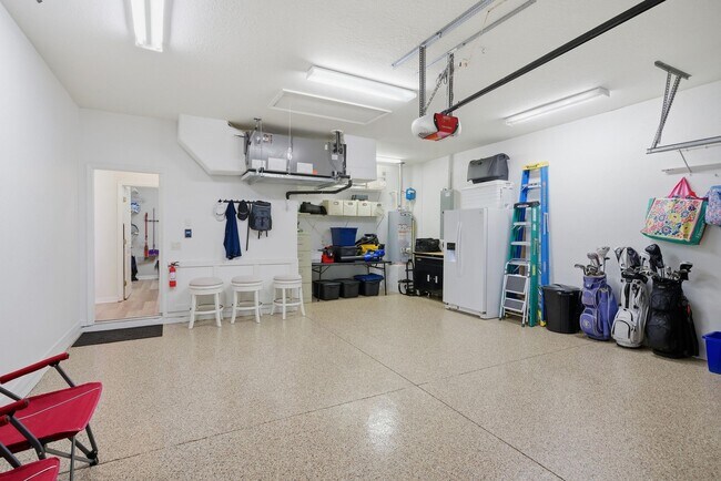 Building Photo - 1020 W Rollingwood Ct