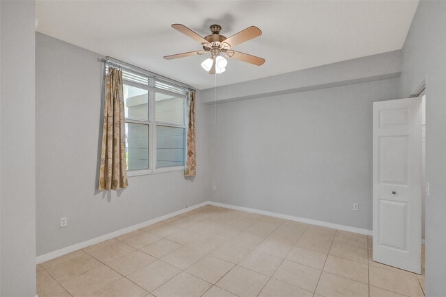 Building Photo - 2421 NE 65th St