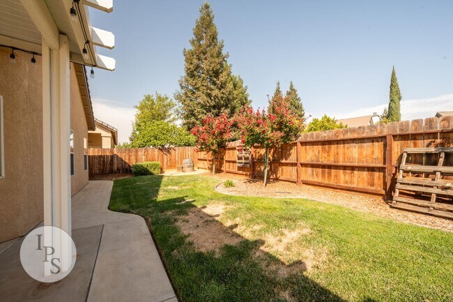 Building Photo - 753 Applegate Ave