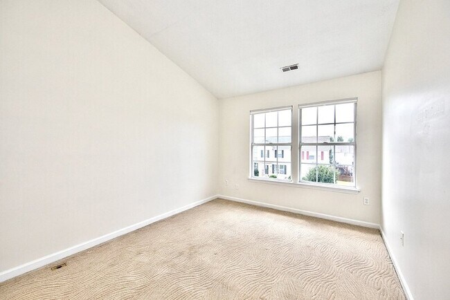 Building Photo - 130 Spencer Cir