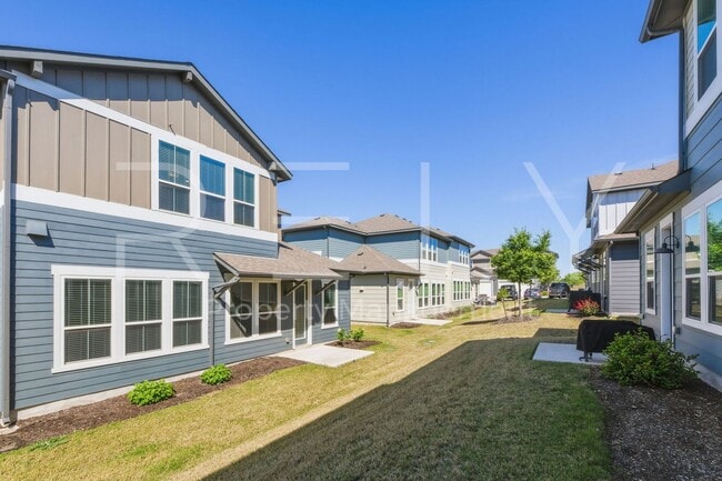 Building Photo - 1015 Vista View Dr