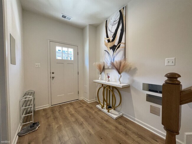 Building Photo - 4 br, 3.5 bath Townhome - 1733 Primrose Way