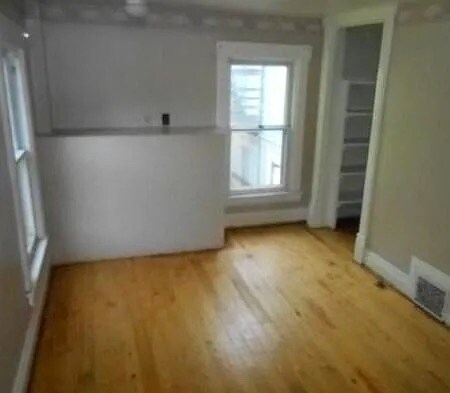 Building Photo - 710 S Park St