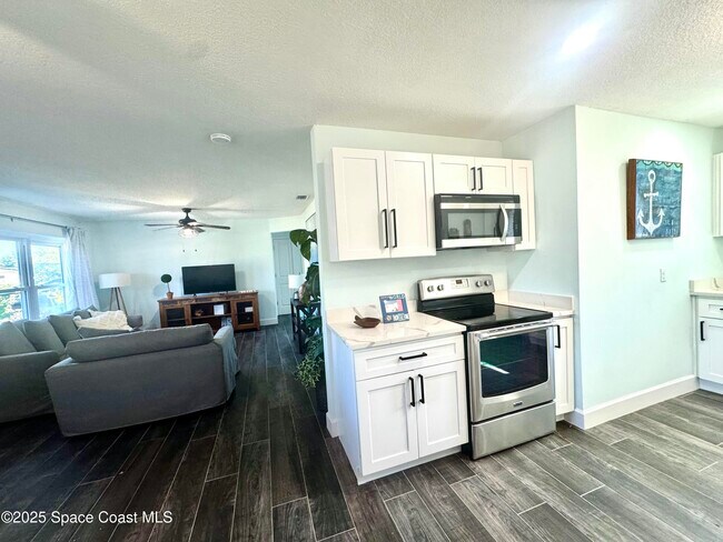 Building Photo - 216 NE 3rd St