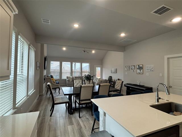 Building Photo - 2029 Dovedale Dr