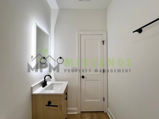 Building Photo - 1510 Noble Ave