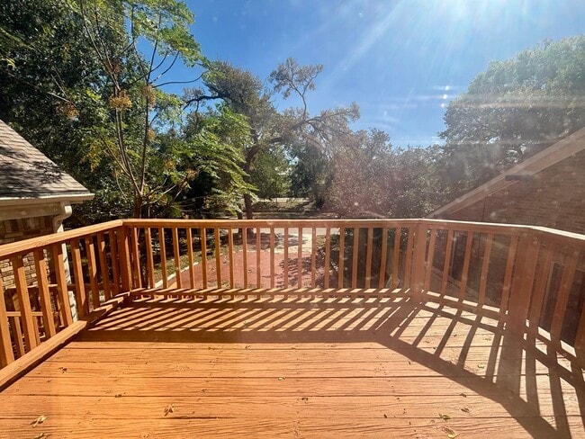 Building Photo - Hemphill Park Gem! 4 Bed/2.5 Bath - Availa...