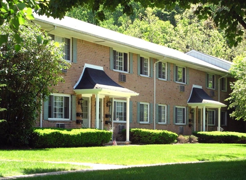 Waterfall Village 245 Hamburg Turnpike Bloomingdale NJ 07403