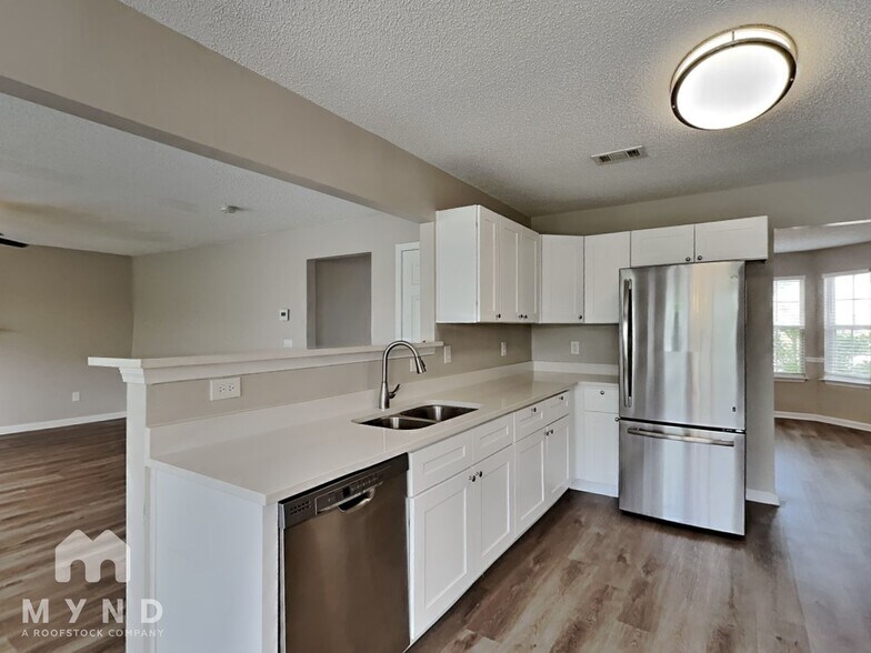 Building Photo - 11640 Registry Blvd