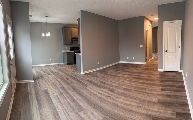 Building Photo - Newly Renovated 3 Bed/2.5 Bath in Riverdale