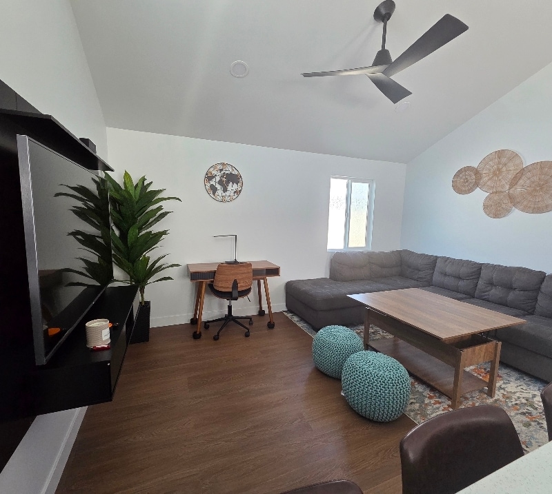 Building Photo - 6611 Winnetka Ave