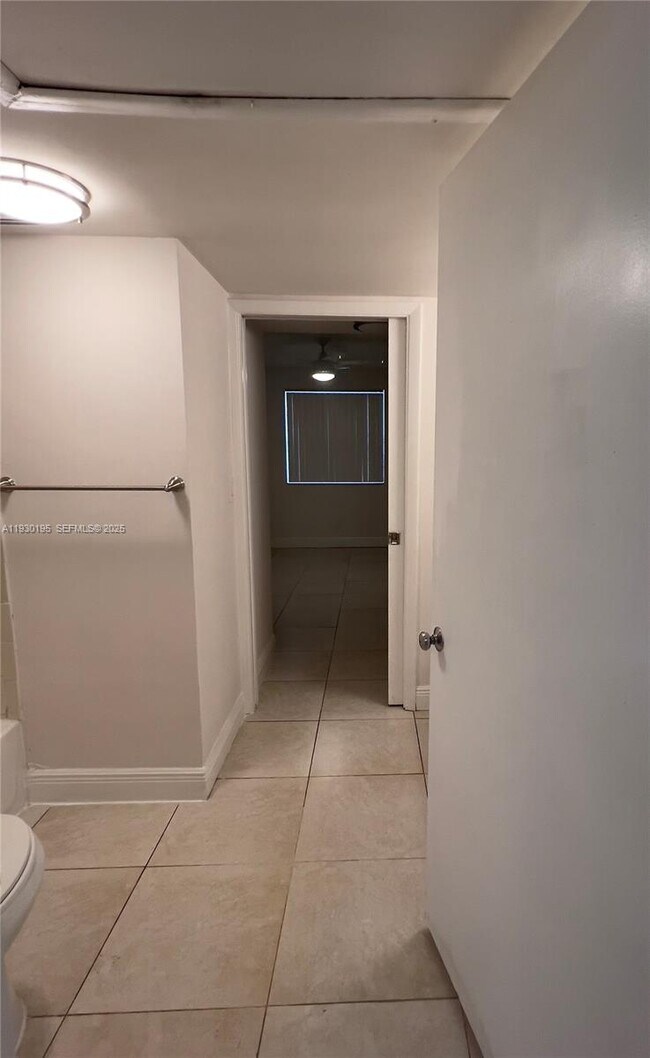 Building Photo - 2880 N Oakland Forest Dr