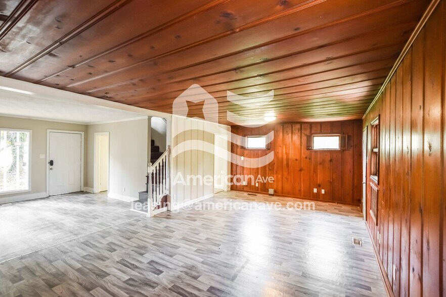 Building Photo - 1810 College St SE