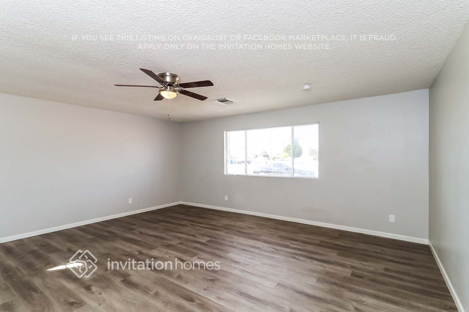 Building Photo - 4221 W Paradise Dr