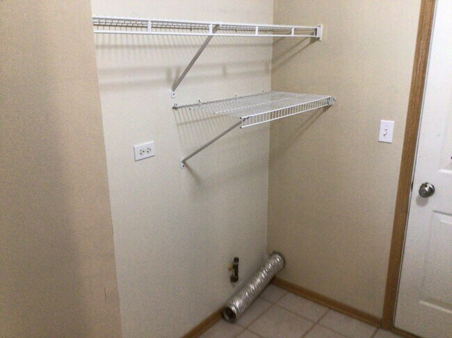 Building Photo - 560 S Annandale Dr