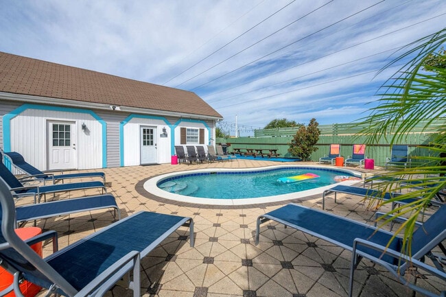 Building Photo - 4431 Luke Ave