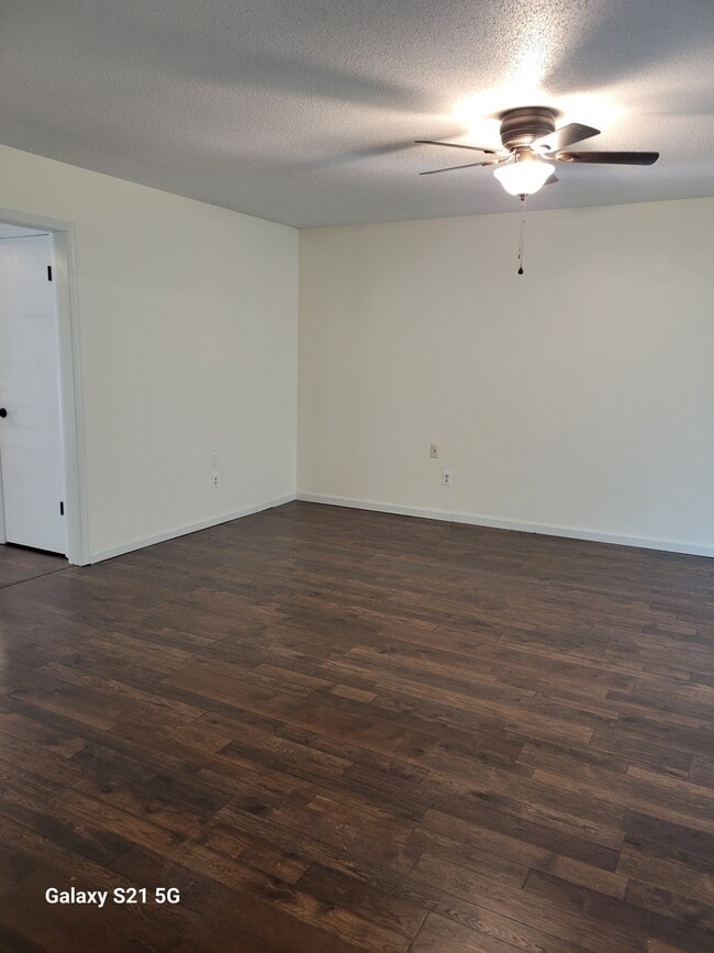 Building Photo - 4046 Sioux Rd