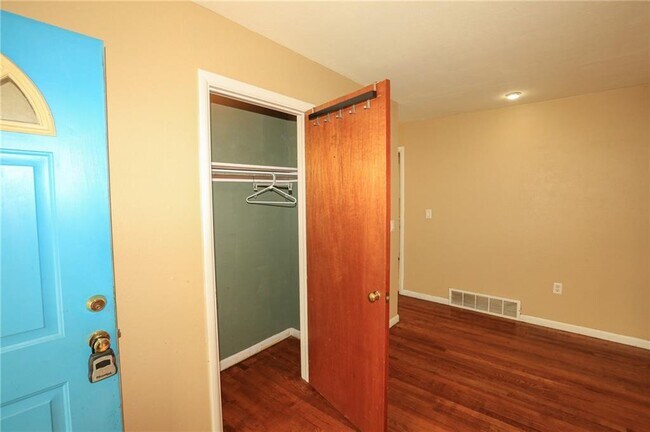 Building Photo - 804 NW 8 St