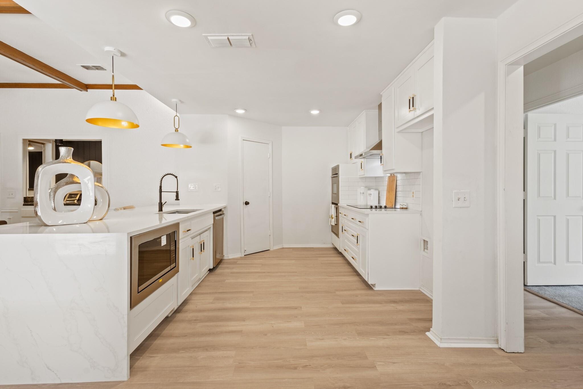 Building Photo - 3948 Camino Dr