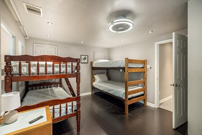 Building Photo - 5219 Avenue Q