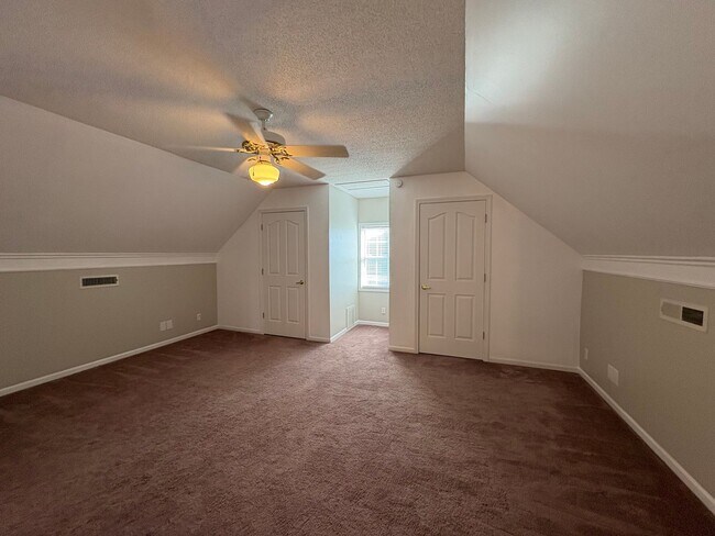 Building Photo - SPACIOUS & Beautiful Home Just Outside She...