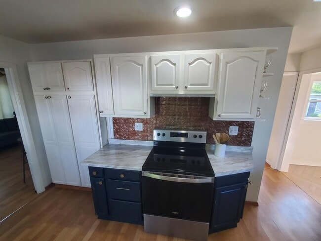 Building Photo - Central kennewick rental
