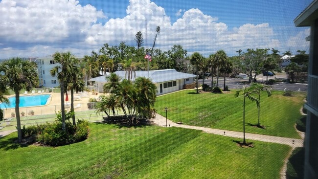 Building Photo - BACK ON THE MARKET-Annual UNfurnished top ...