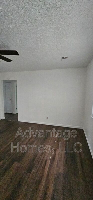 Building Photo - 726 N 70th St