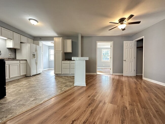 Building Photo - 496 Louisiana Ave. Clarksville, TN 37042