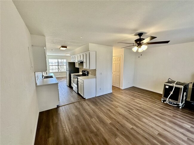 Building Photo - 1244 SW Elm Tree Rd